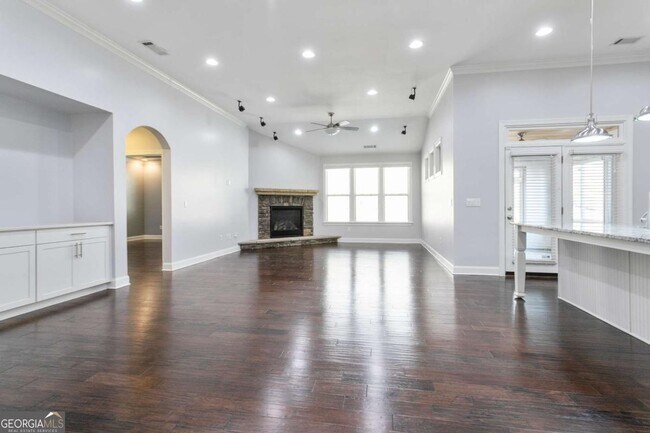 Building Photo - 330 La Perla Dr