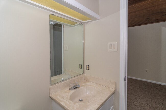 Building Photo - 2519 Forest Home Rd