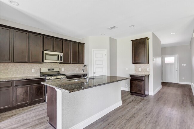 Building Photo - 214 Kickapoo Dr