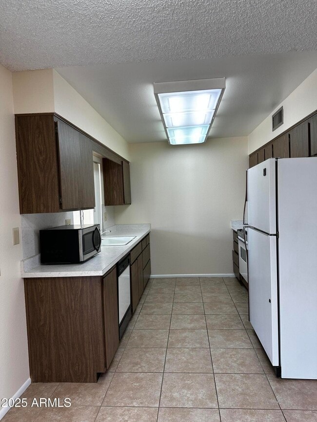 Building Photo - 9338 W Glen Oaks Cir N