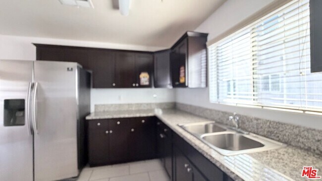 Building Photo - 1210 W 39th St