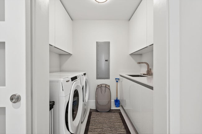 Building Photo - 3100 N Ocean Dr