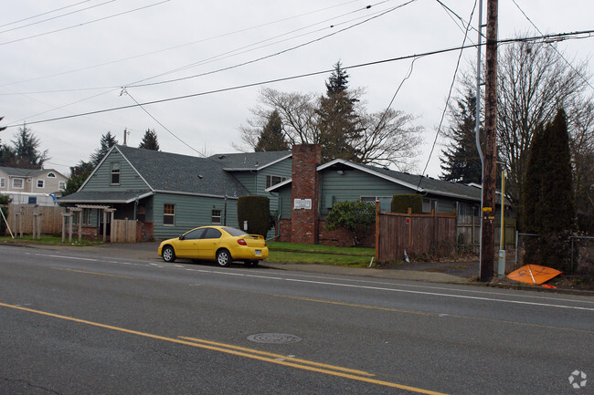 Primary Photo - Garden Court Apartments