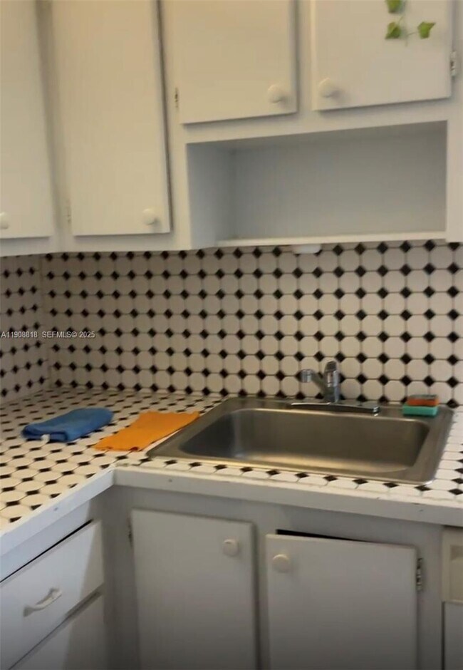 Building Photo - 16851 NE 23rd Ave