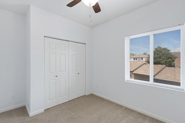 Building Photo - NEWLY REMODELED 2 BEDROOM 2 BATH CONDO