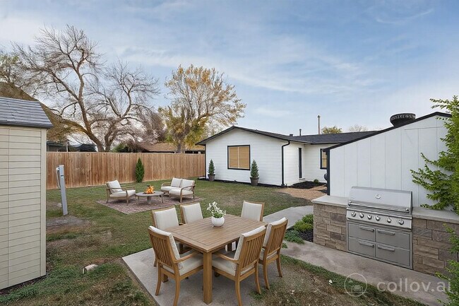 Building Photo - 636 Southeast Terrace