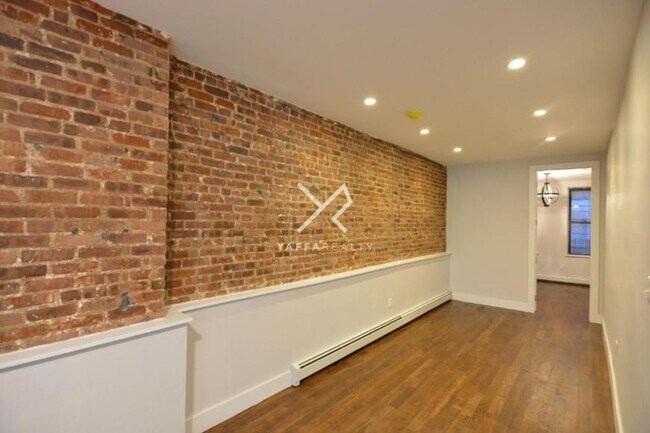 Building Photo - 2 bedroom in Flushing NY 11385