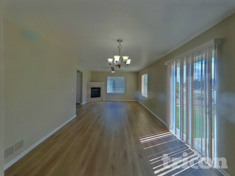 Building Photo - 2728 Sierra Springs Dr