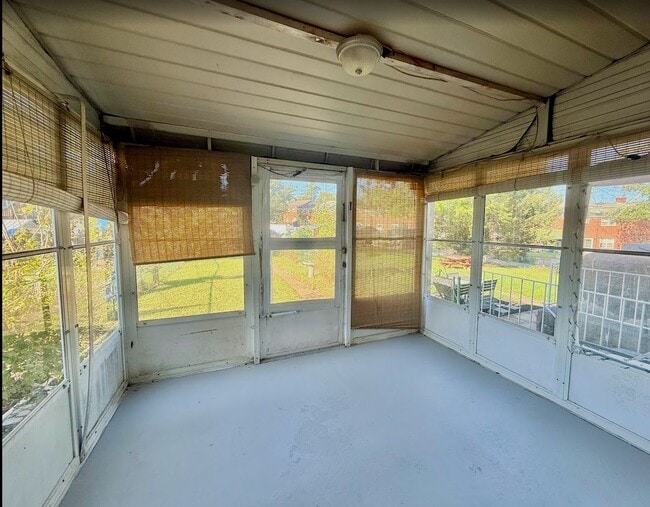 Building Photo - 4740 Vancouver Rd