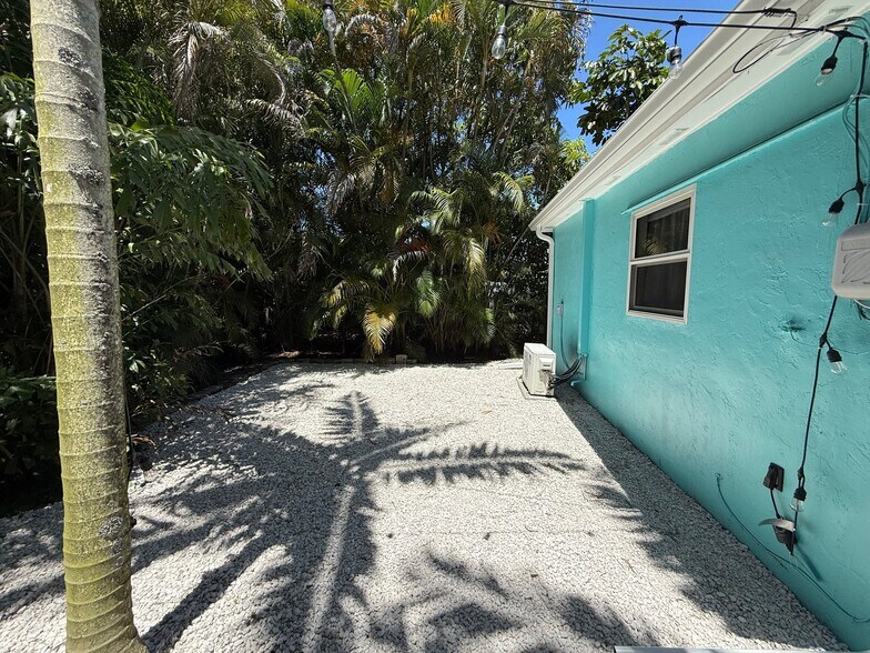 Building Photo - 1413 SW 23rd Ave