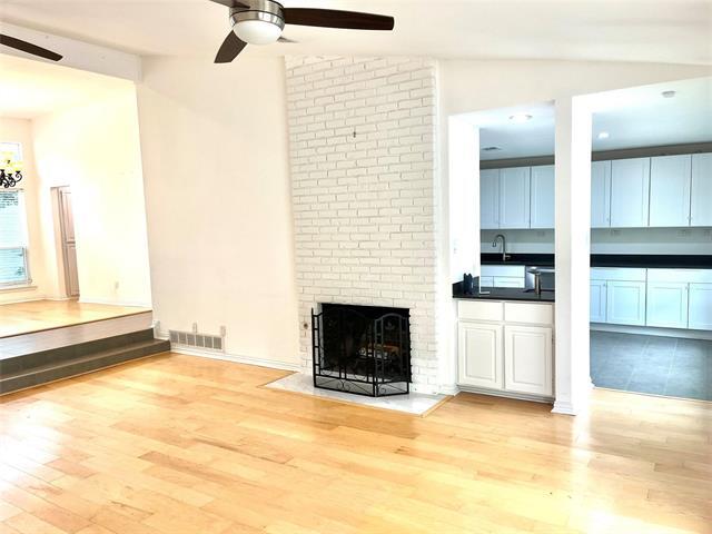 Building Photo - 1827 Rhinevalley Dr