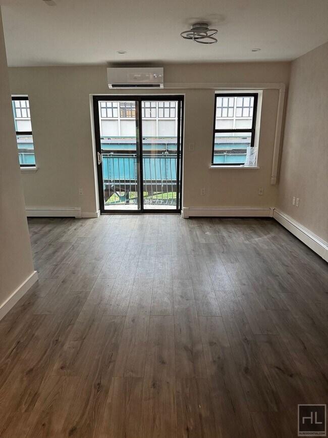 Building Photo - 2 BEDROOM | LONG ISLAND CITY