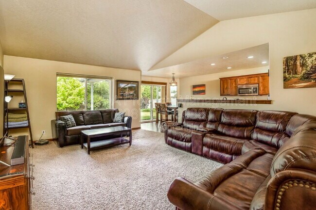 Building Photo - 10231 N Zenith St