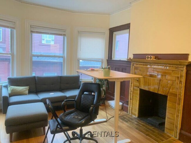 Building Photo - 356a Harvard St