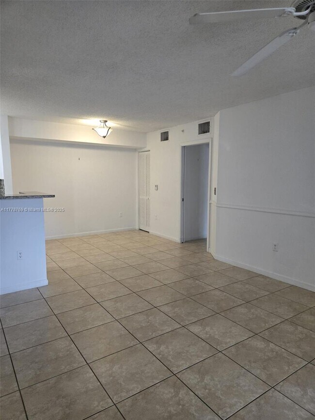 Building Photo - 4832 N State Rd 7