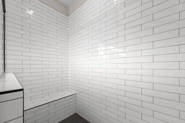 Building Photo - 454 E State St