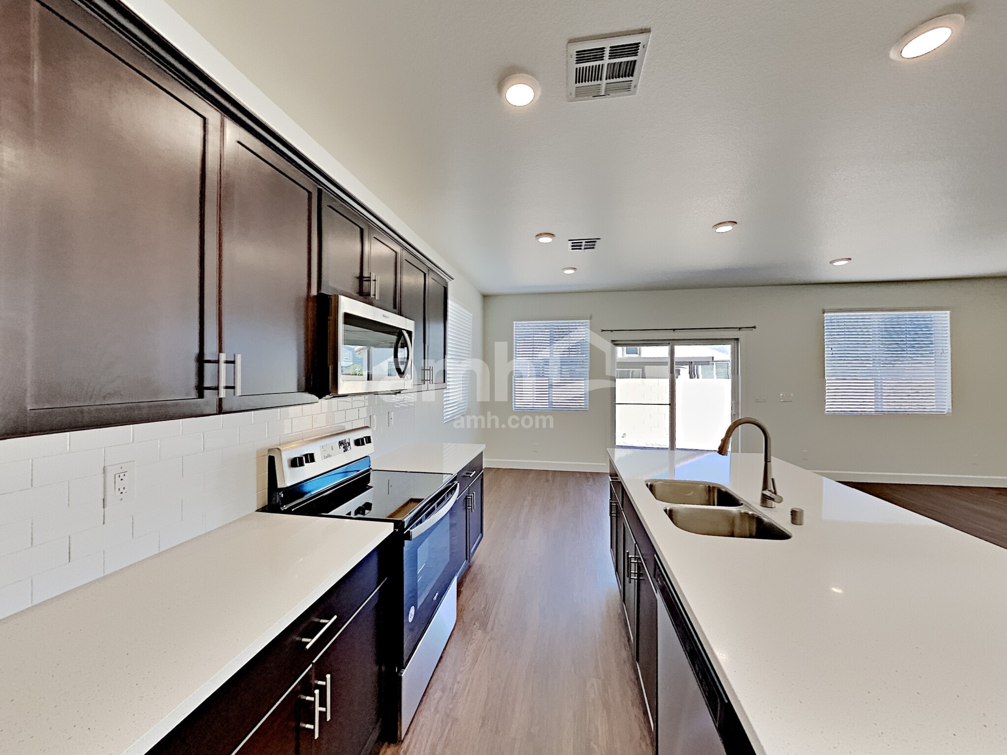 Building Photo - 1910 Macchia Ave