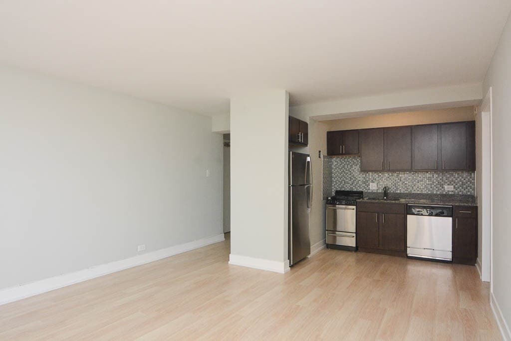 Building Photo - 450 W Wellington Ave