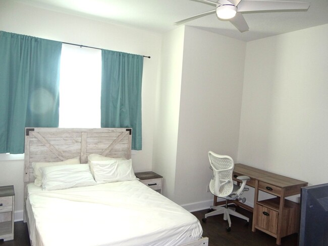 Building Photo - 3 bedroom/3bath Townhome in Dunedin