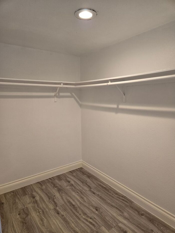 Building Photo - 2674 N 43rd Ave