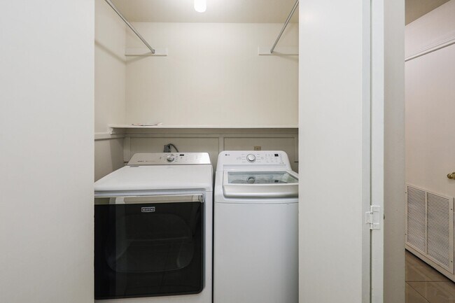 Building Photo - 9001 Taiga Ct