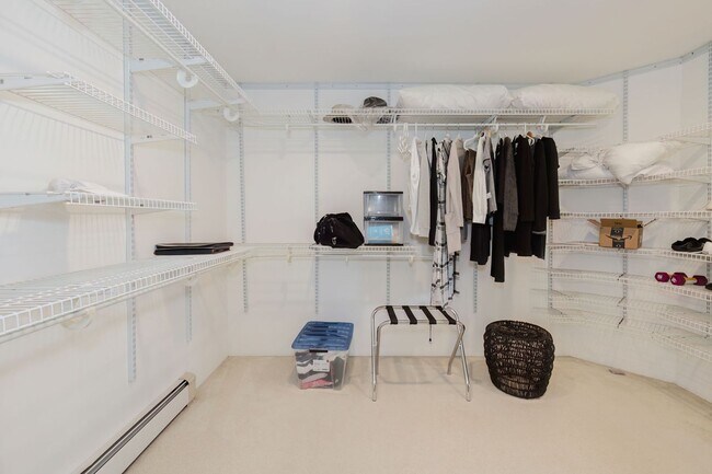 Building Photo - Furnished Bainbridge Island Waterfront Home with Incredible Views