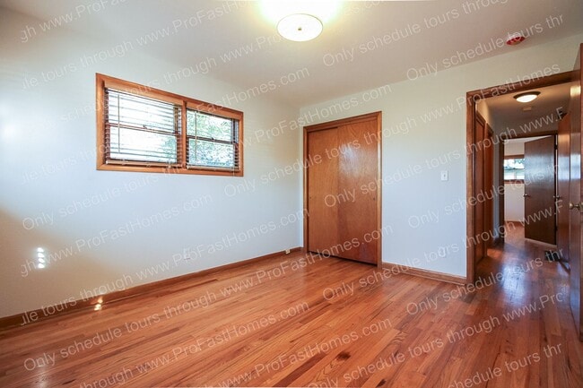 Building Photo - 2714 SE 48th Av