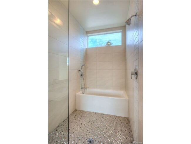 Building Photo - ar9035