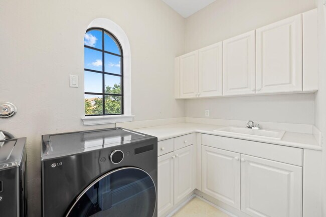 Building Photo - 7040 Long Leaf Dr