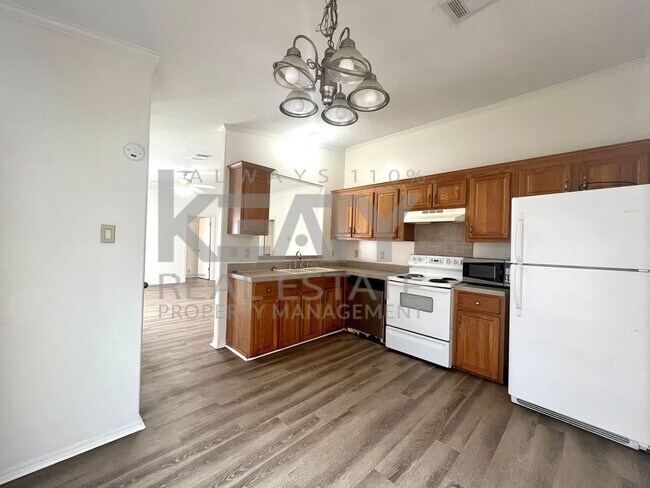 Building Photo - 113 Country Ln