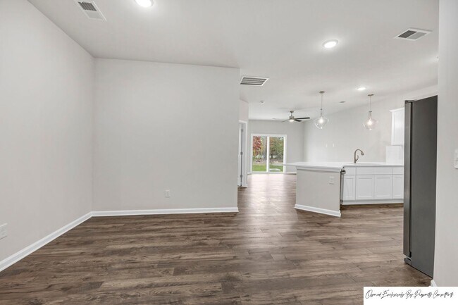 Building Photo - STUNNING TOWNHOME IN BLYTHEWOOD