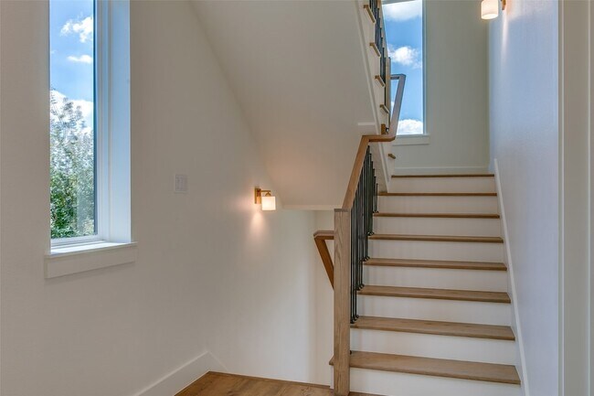 Building Photo - 424 N Denver St