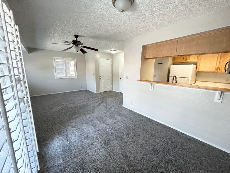 Building Photo - 3375 E Tompkins Ave