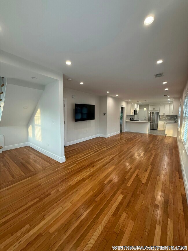 Building Photo - 70 Cottage Park Rd