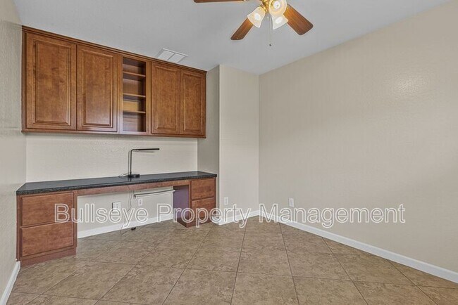 Building Photo - 1712 S Martingale Rd