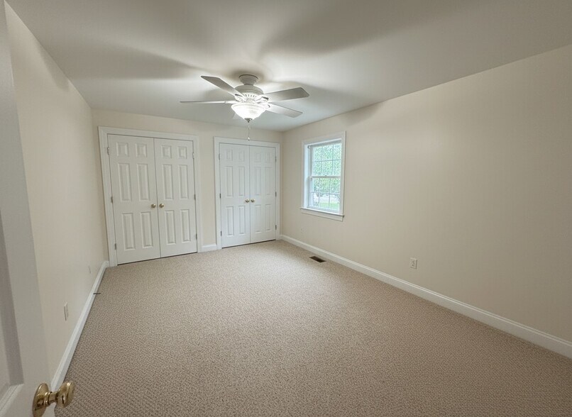 Building Photo - 1 Horseshoe Dr