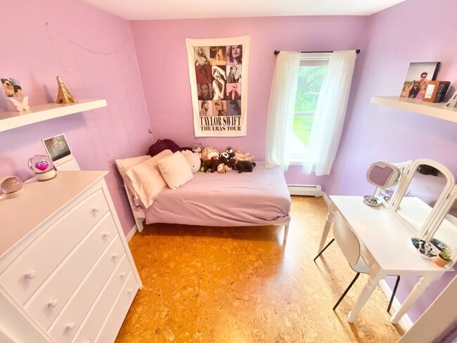 Building Photo - 3 Bedroom Home Colchester Available 8/15th!