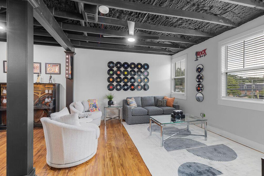 Building Photo - 156 Camellia St