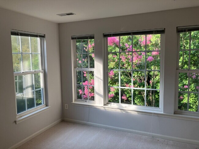 Building Photo - Elegant Gated Townhome with Sunroom Extension in Piedmont | 3 Bedrooms | 2 Full & 2 Half Baths