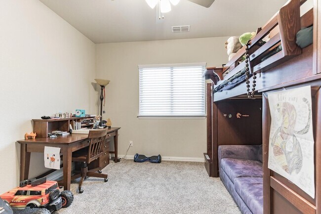 Building Photo - 14800 Belclaire Ave