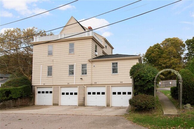 Building Photo - 118 Ruggles Ave