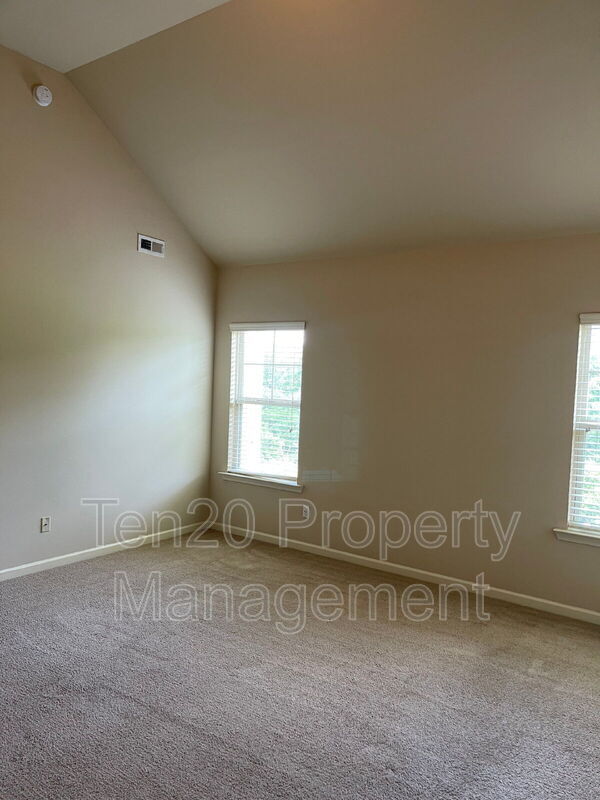 Building Photo - 1326 Ingersoll Dr