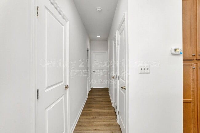 Building Photo - 24676 Hutchinson Farm Dr