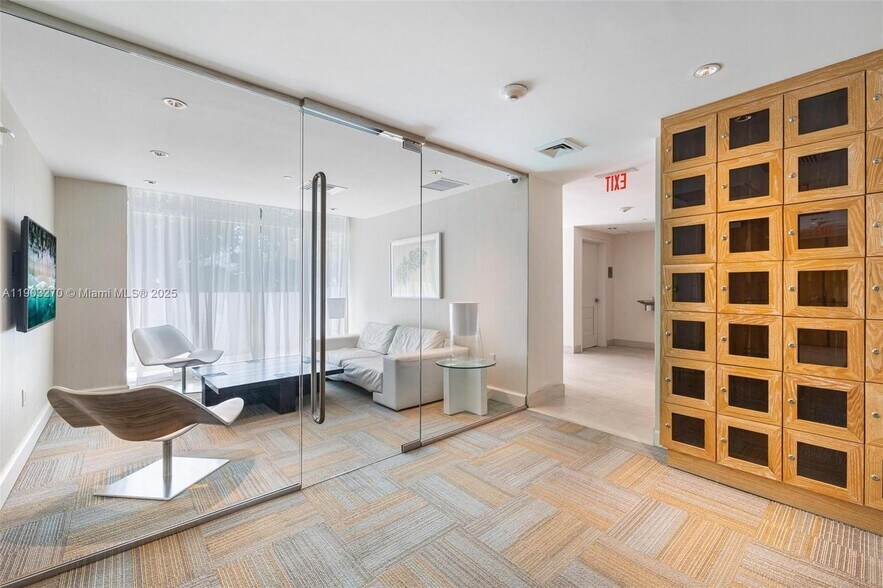 Building Photo - 951 Brickell Ave