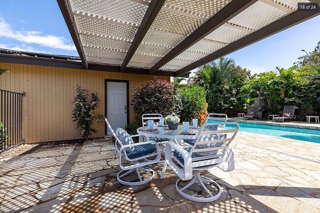 Building Photo - One of a Kind! Furnished 3+ Bedroom 3 Bath...