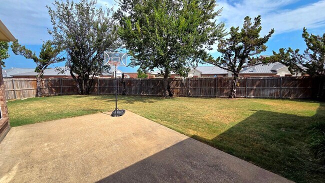 Building Photo - 4101 Pinewood Dr