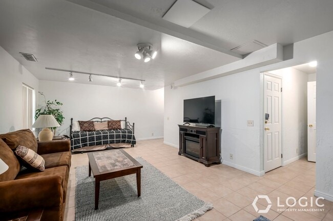 Building Photo - Fully Furnished Row End Townhome!