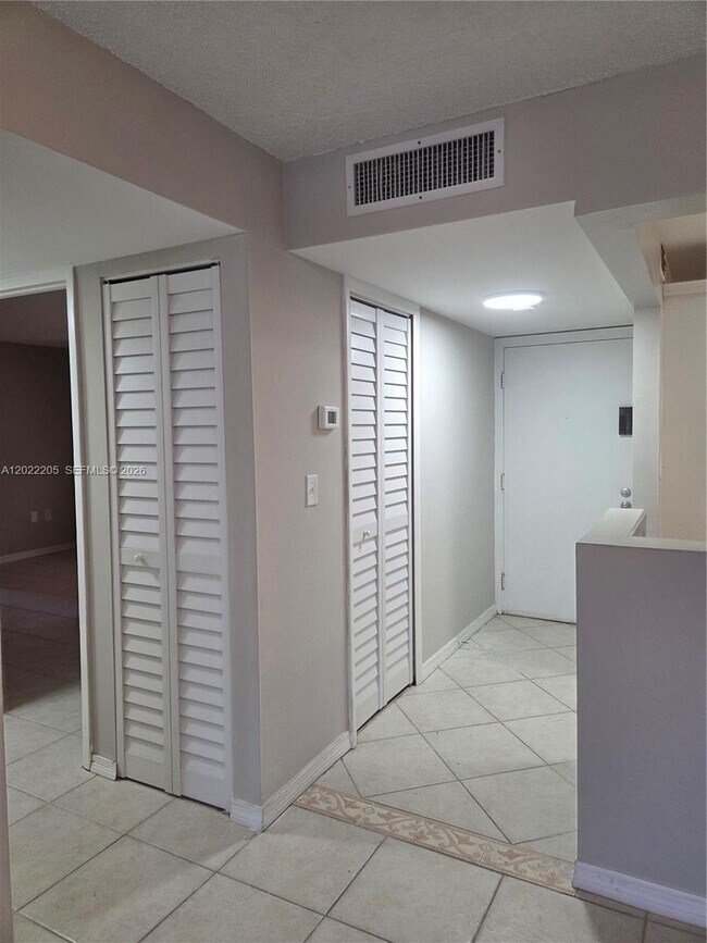 Building Photo - 10835 SW 112th Ave