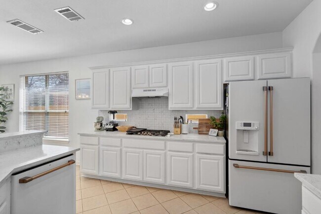 Building Photo - 10313 Big Thicket Dr