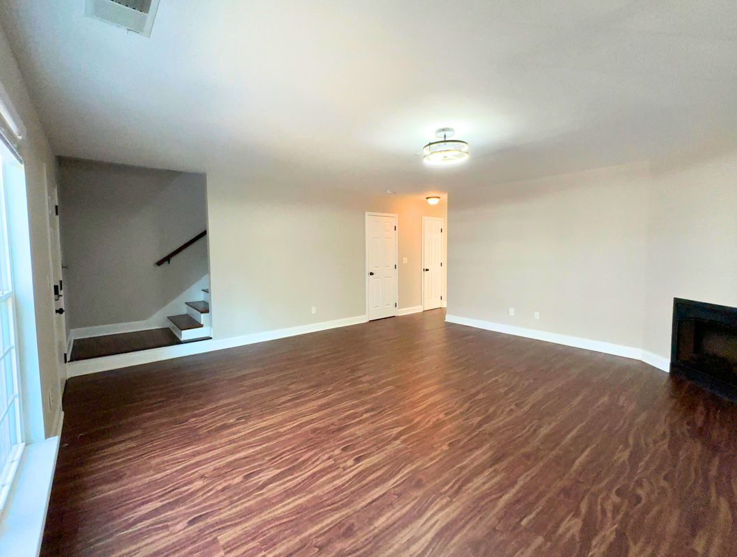 Building Photo - 1126 Maple Tree Ln